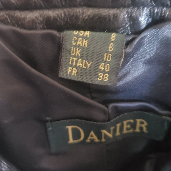 Danier Vintage Black Leather skirt - Picture 3 of 3